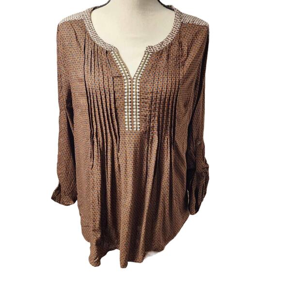 Fab'rik Popover Lagenlook Sz Medium Pleated Neutral Embroidered V Neck Roll Tab - Picture 1 of 7